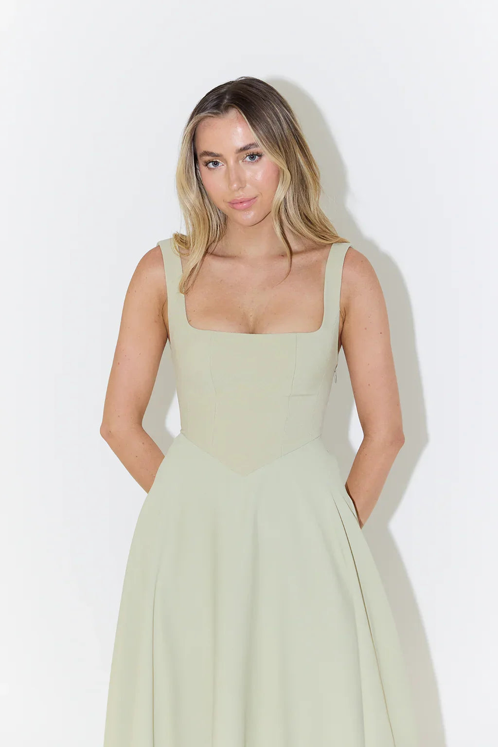 Women’S Midi Dress – Flattering Fit – Cinched Waist – Flowing Silhouette
