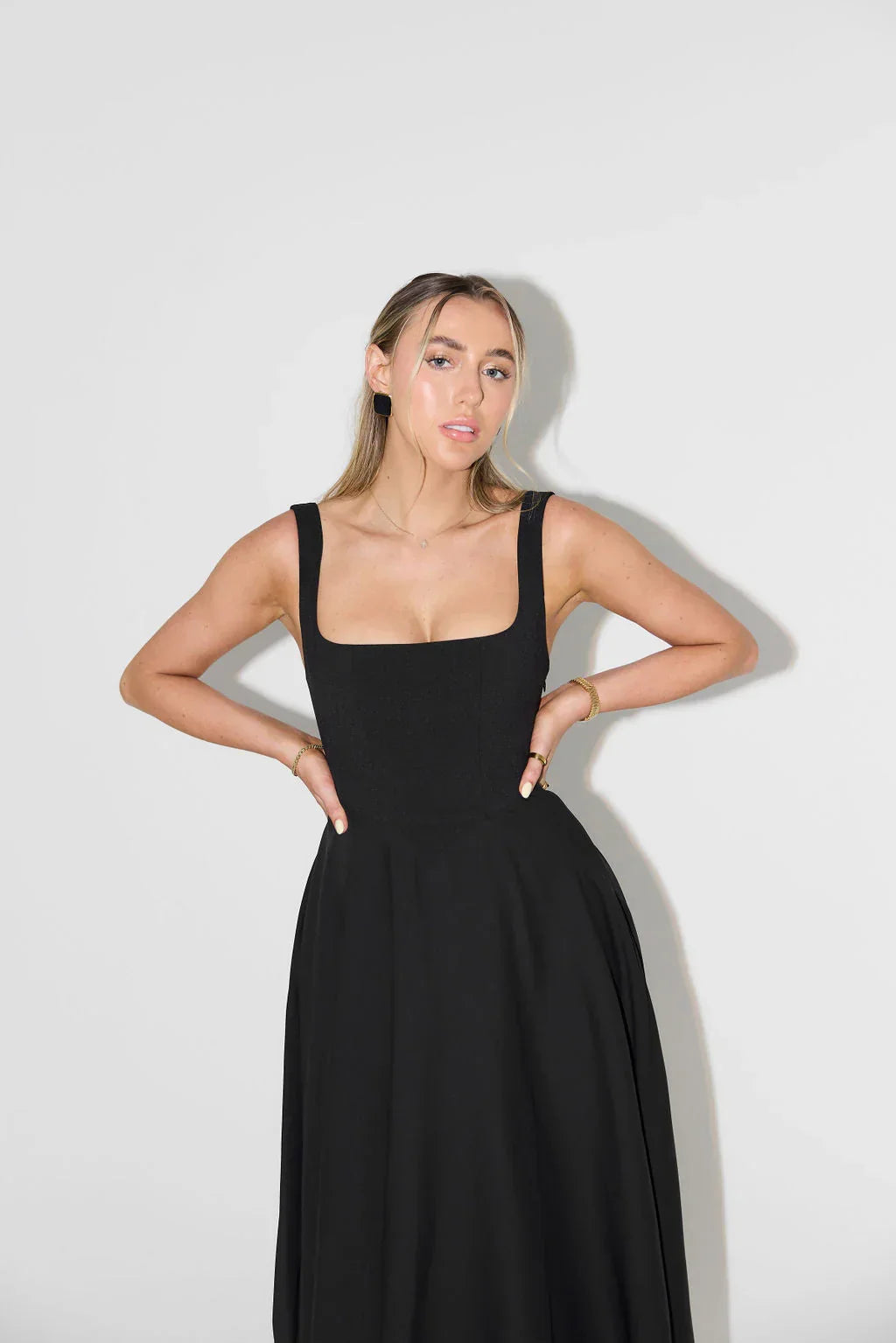 Women’S Midi Dress – Flattering Fit – Cinched Waist – Flowing Silhouette