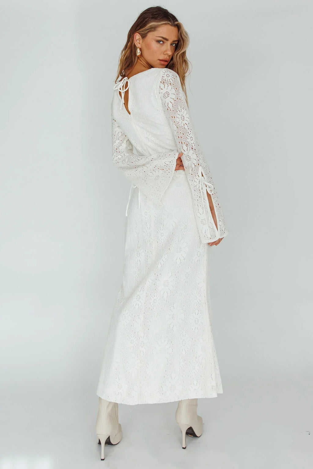 Kalia Long Sleeve Lace Midi Dress Cream