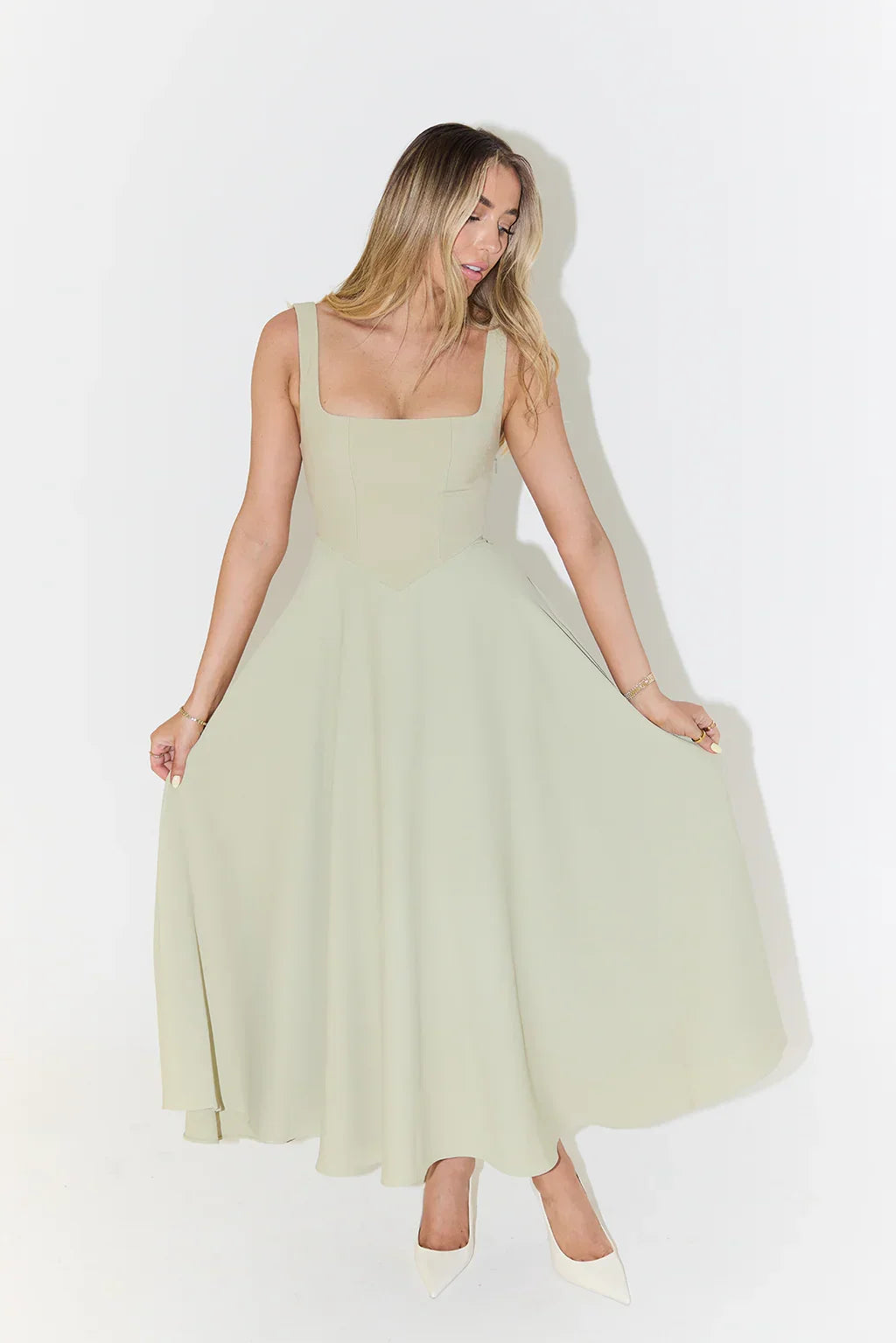 Women’S Midi Dress – Flattering Fit – Cinched Waist – Flowing Silhouette